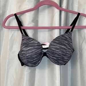 VICTORIA SECRET 36B IN GREAT CONDITION